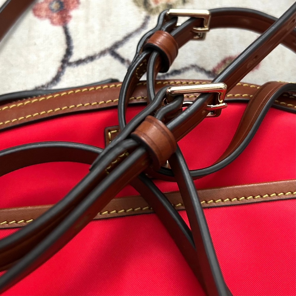 Dooney & Bourke Wayfarer Domed Zip Crossbody Bag Purse Red‎ Casual Travel Light - Picture 7 of 12